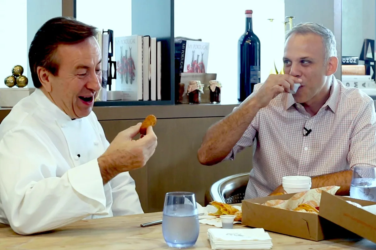 Miami Herald food editor, Carlos Frias (right)